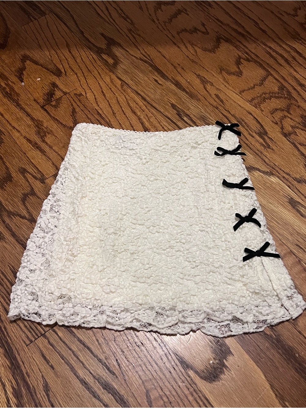 Windsor Cream Stretch Lace Mini Skirt with Black Velvet Ribbon Bows XS